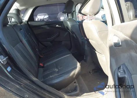 2013 Ford Focus Titanium z USA, uszkodzony, nr VIN 1FADP3J26DL200311